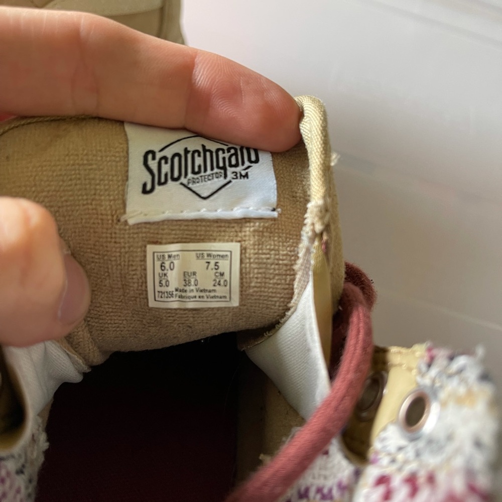 Vans - Picture 2 of 2